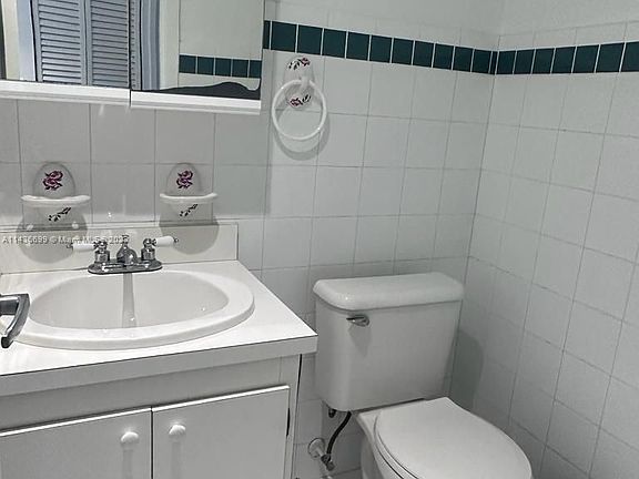 5th image of 100 Bayview Dr APT 410