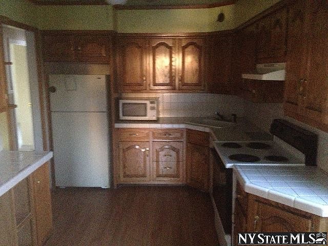 2nd image of 92 W 11th St