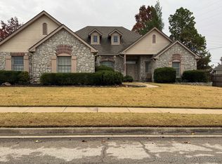 2740 Montrose Dr, Bartlesville, OK 74006