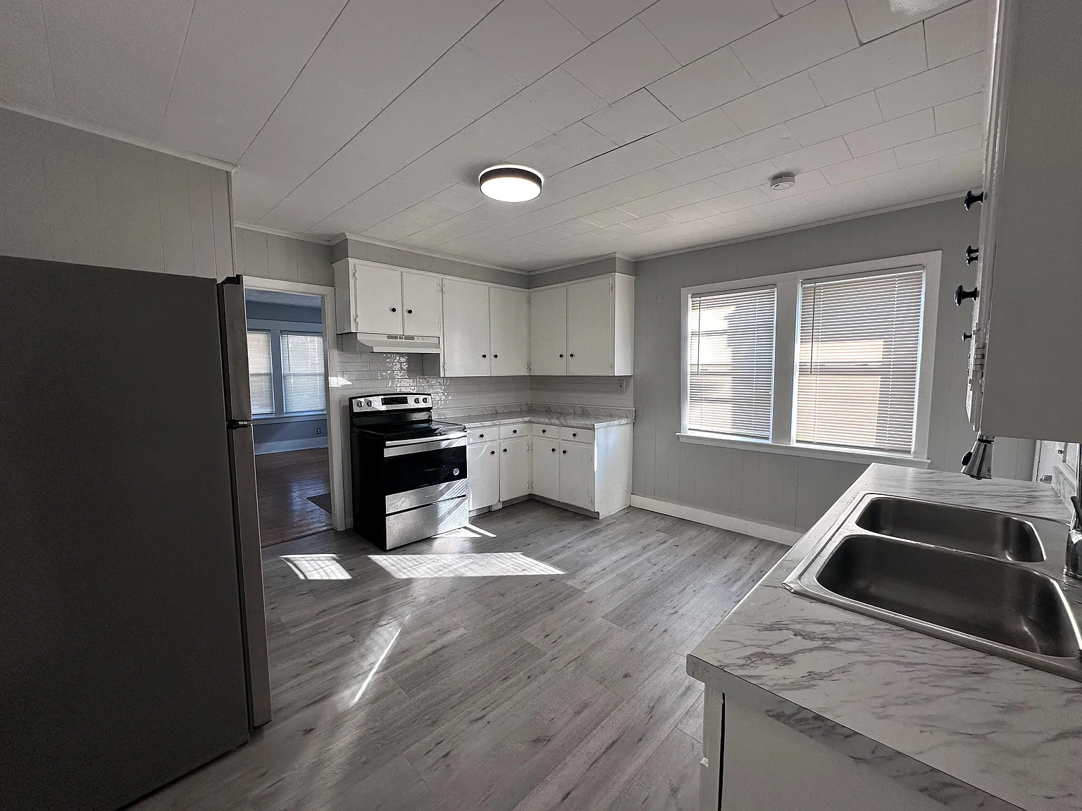 3 bed, 1123 sqft, $2,000 — Photo 1