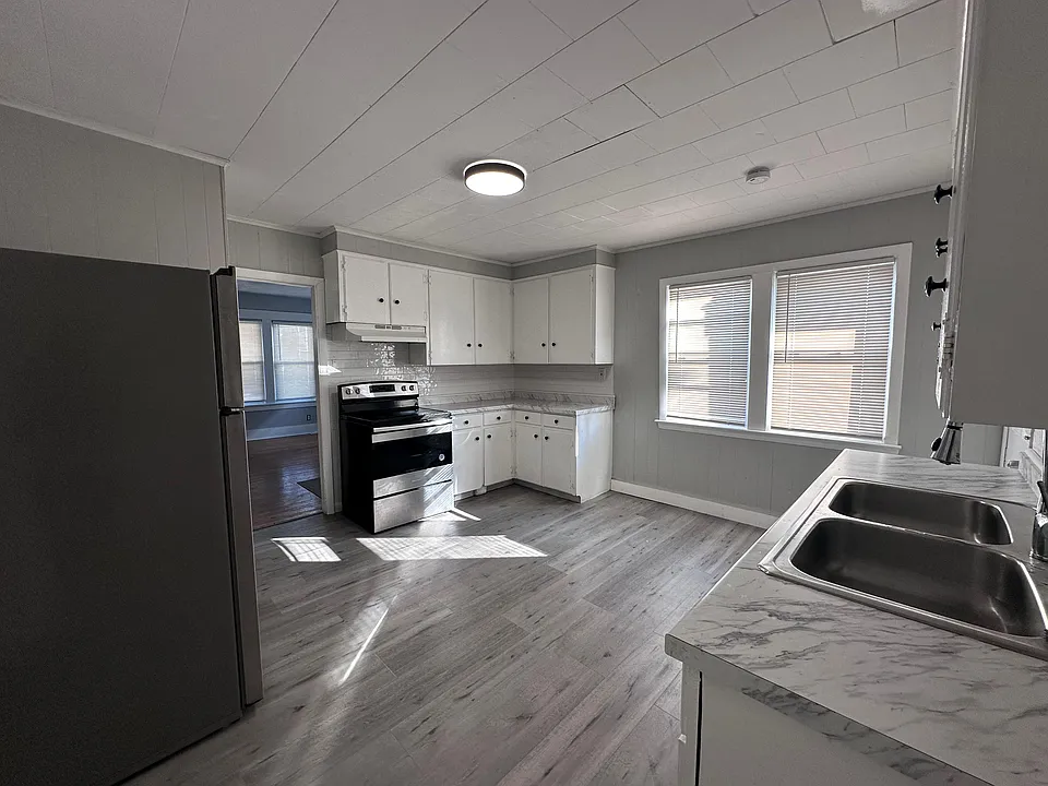 52 Stockman St #1