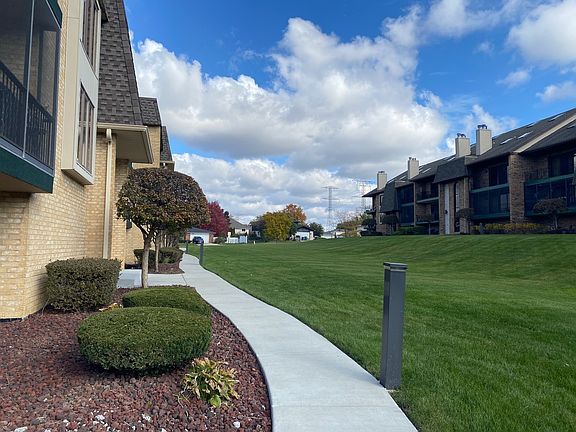3rd image of 15705 Old Orchard Ct Unit 1N