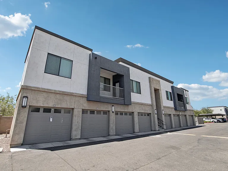 Palms Luxury Apartments — Photo 32