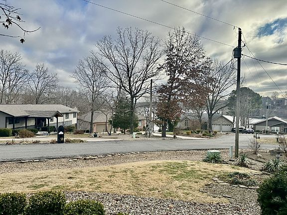 3rd image of 4 Lois Ln