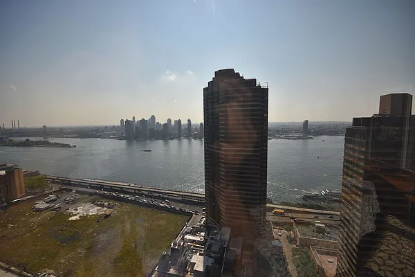 Sold by Luxury Habitat | media 12