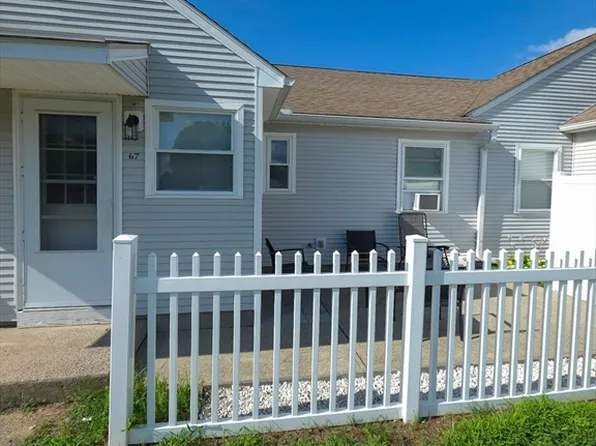 67 Mitchell Dr, Chicopee, MA 01022