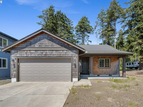 1076 NE 12th Ave, Rockaway Beach, OR 97136