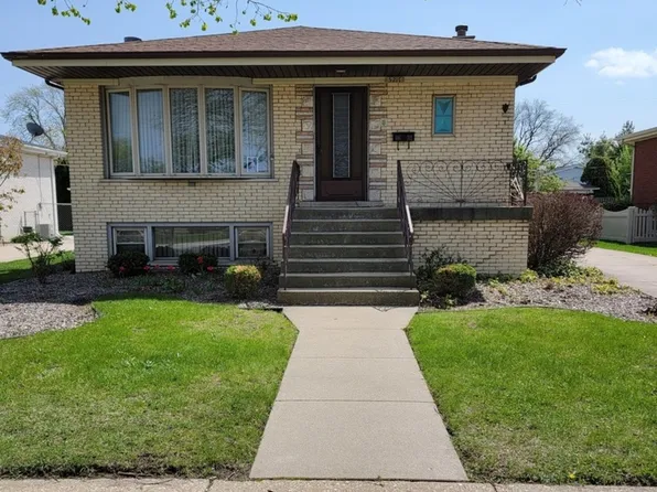 5217 W 105th St, Oak Lawn, IL 60453
