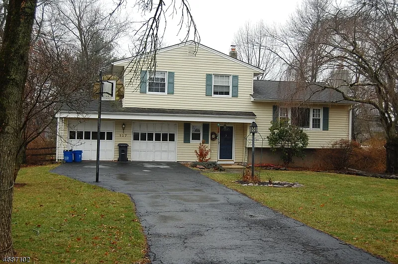 107 Timothy Pl photo 1