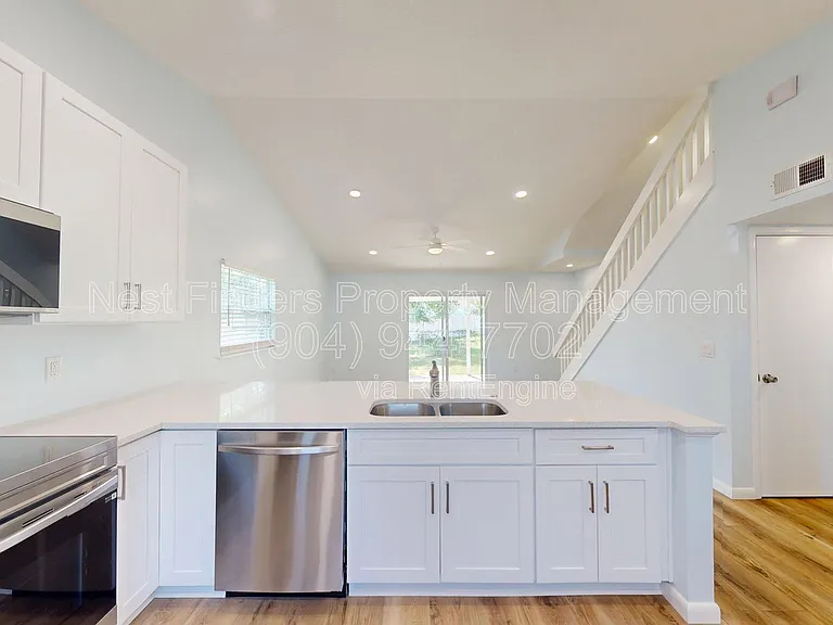 450 Aquatic Dr — Photo 8