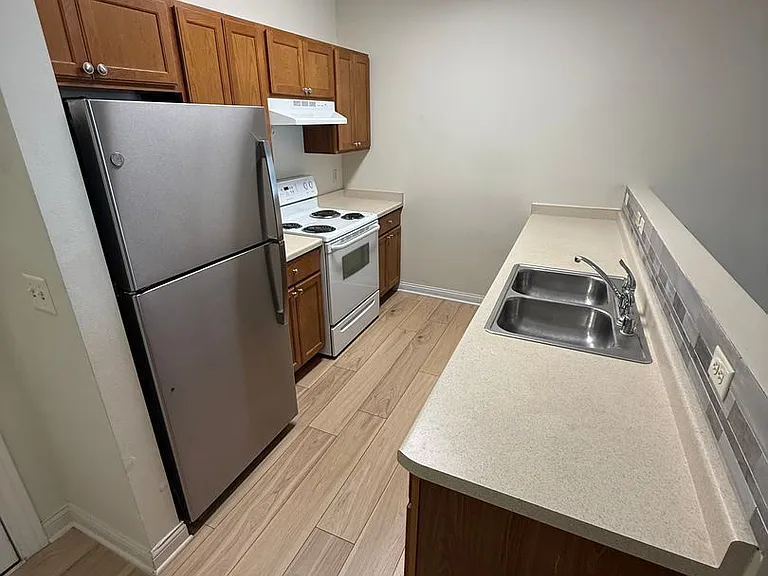 Uptown Brass Apartments — Photo 6