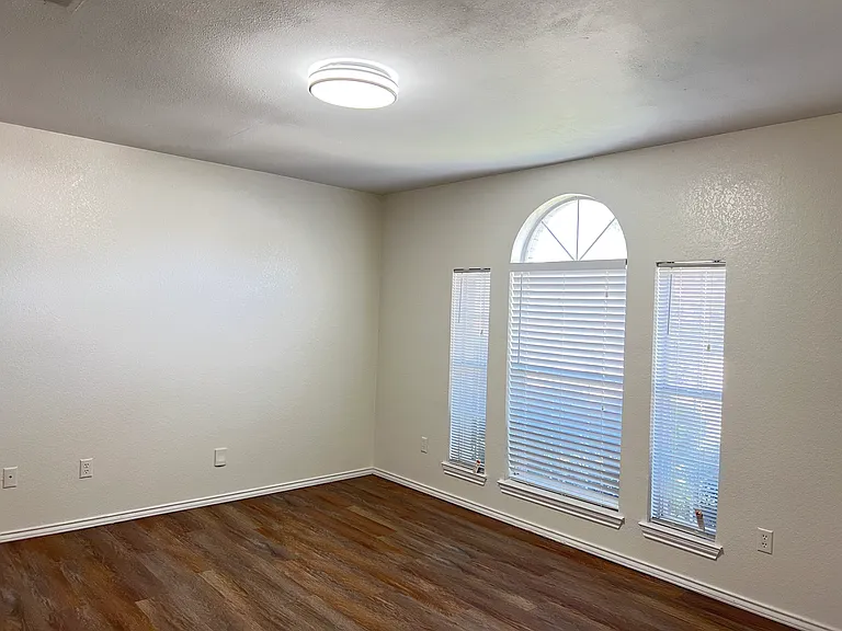 7405 Nohl Ranch Rd — Photo 4