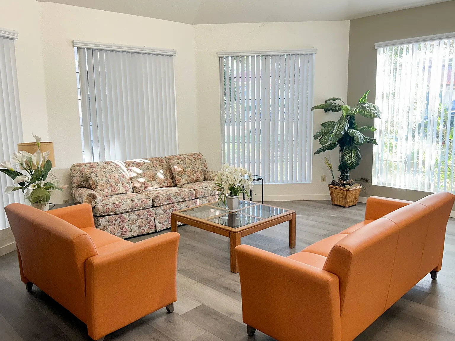 Twin Oaks — Photo 2