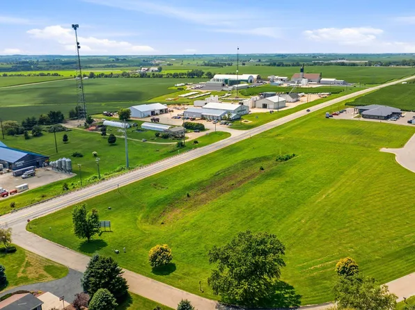 Tama Run Ln, Darlington, WI 53530