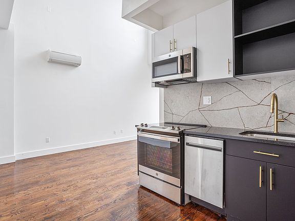 2nd image of 950 Bergen St #Penthouse