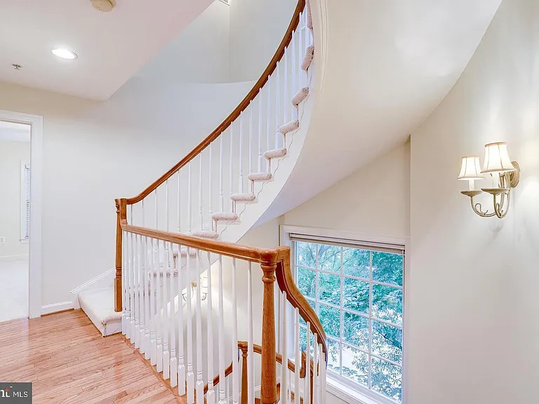 1601 Colonial Hills Dr — Photo 19