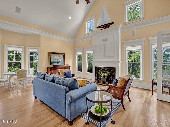 3rd image of 1053 Club Court