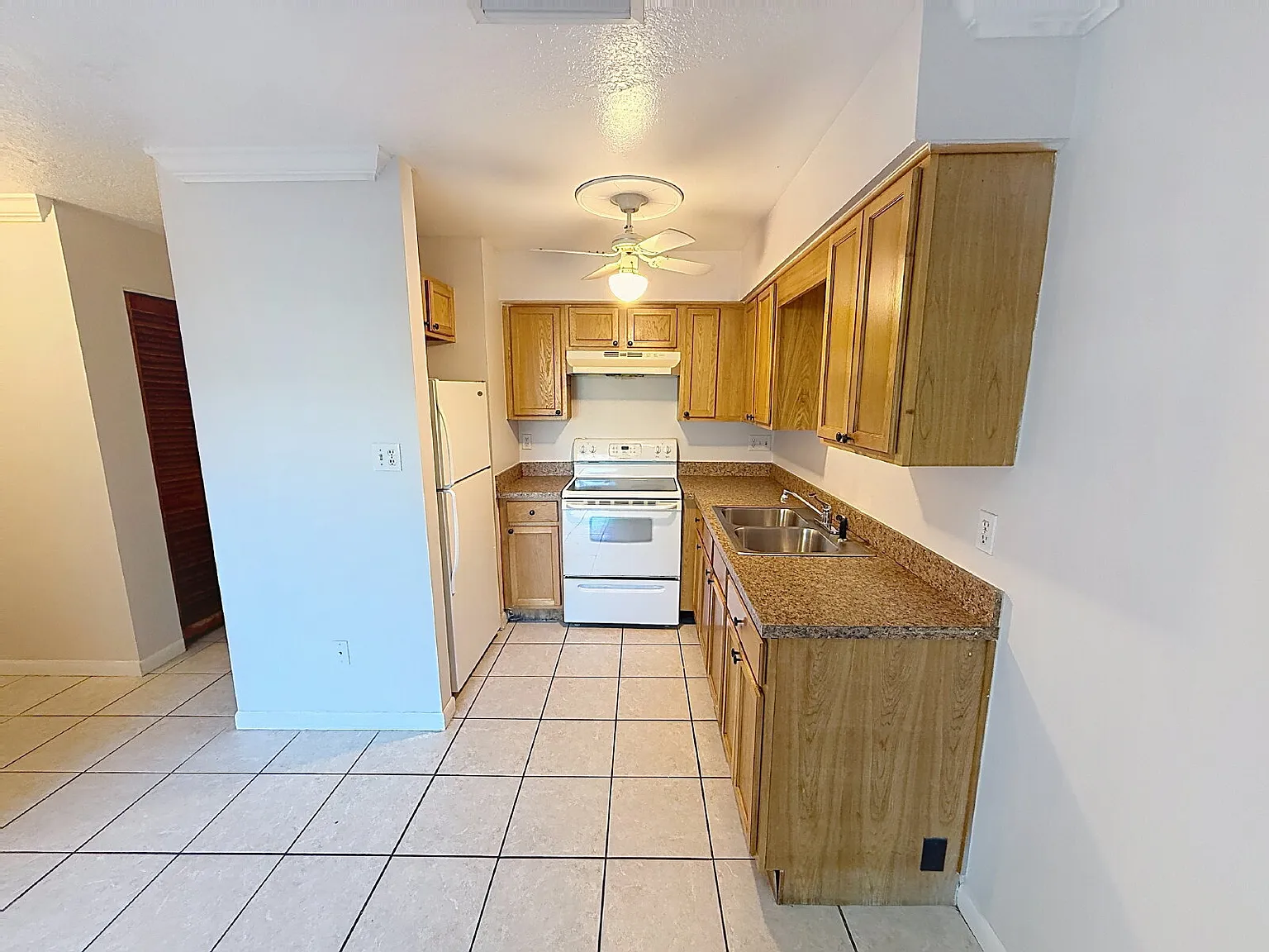 2 bed, 1.0 bath, 894 sqft, $1,495 — Photo 2