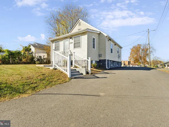 17914 Dr David Cline Ln, Dumfries, VA 22026