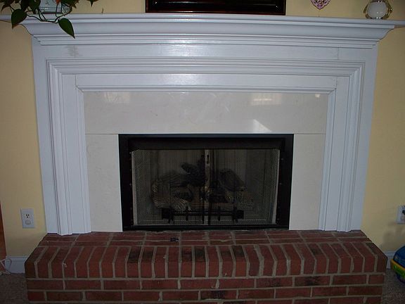 gas fireplace in living rm.