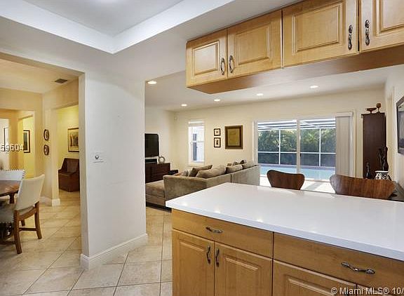 5th image of 140 W Sunrise Ave #0
