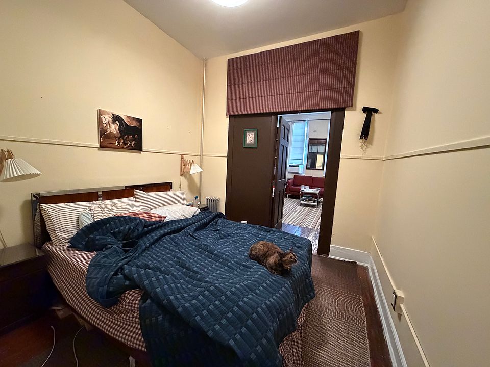 2nd image of 728 Lorimer St APT 1