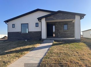 3704 Fisherman Ln, Hastings, NE 68901