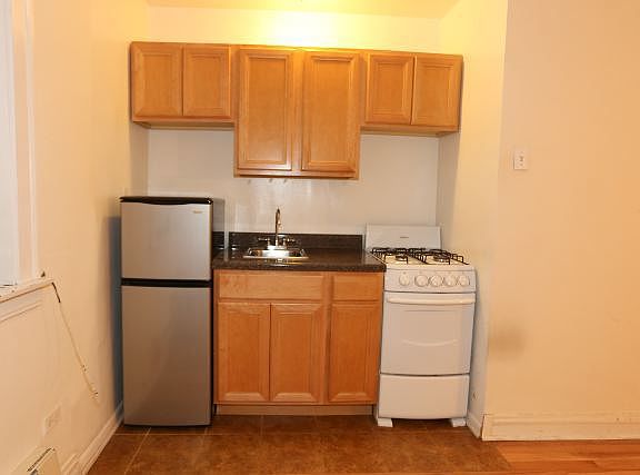 2nd image of 4546 N Damen Ave APT 404