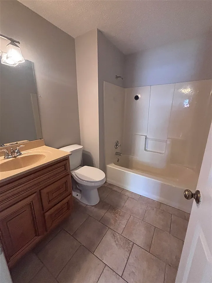 1 bed, 705 sqft, $750 — Photo 4