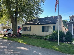 3673 Shorewood Rd, Fort Gratiot, MI 48059