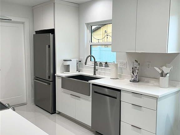 4th image of 16102 1st St E