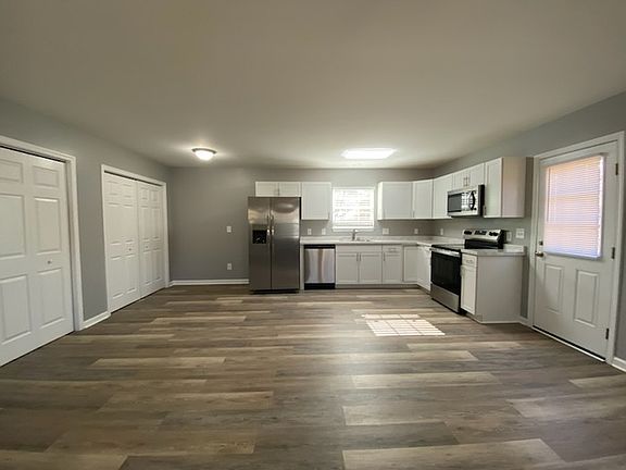 5th image of 226 Boston Heights Dr