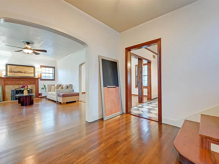 2412 Oakdale St — Photo 6