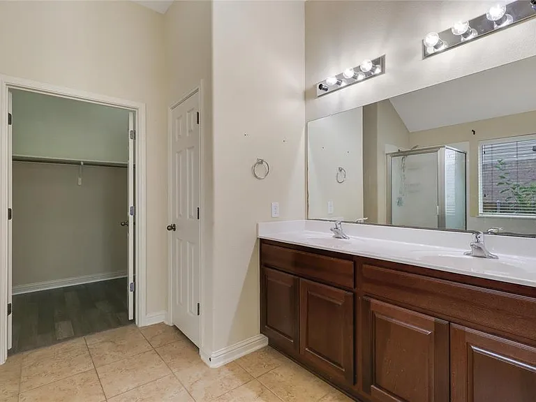 3608 Glastonbury Trl — Photo 15