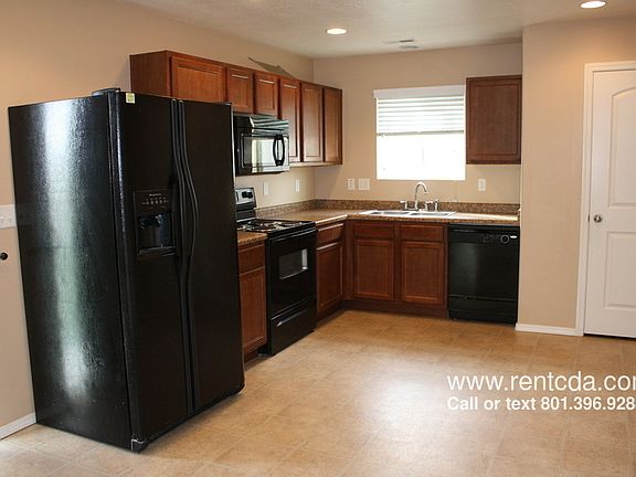 2nd image of 213 Caracara St