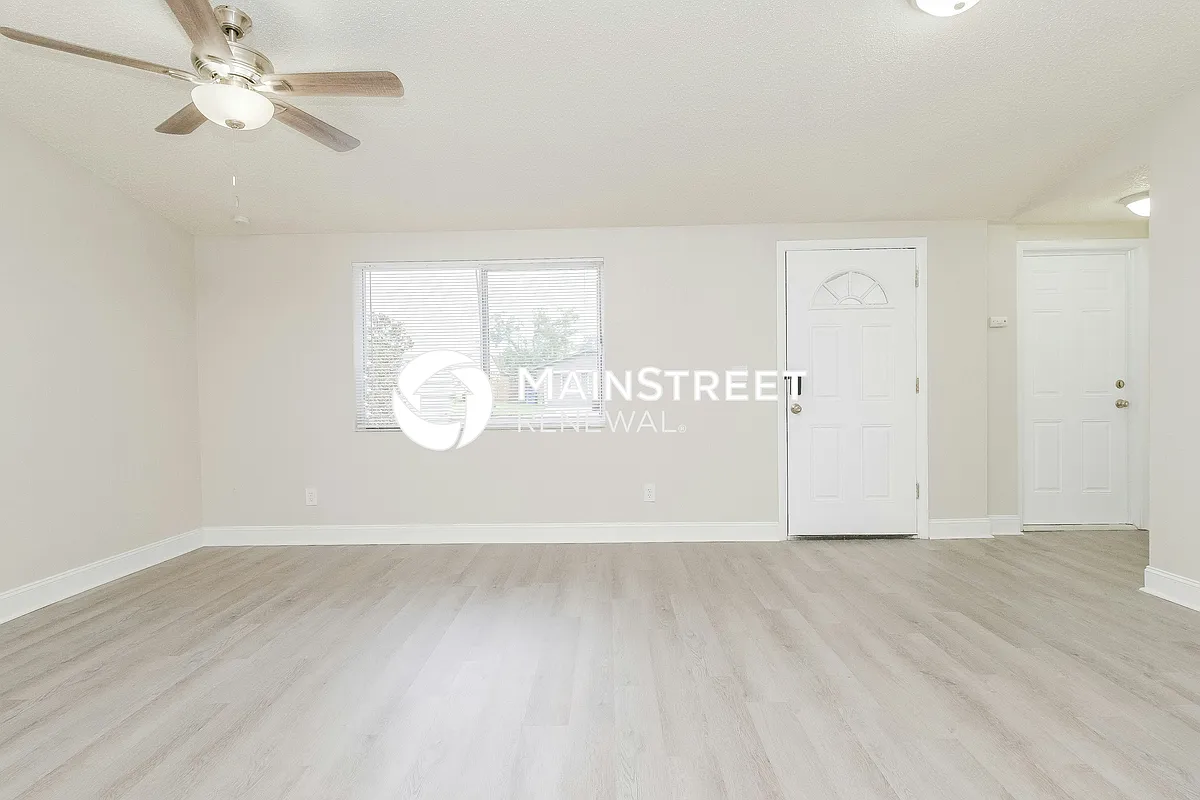 Living Room - 21447 Northwood Dr