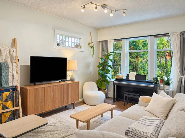 1701 Semlin Dr, Vancouver, BC V5N 4P6