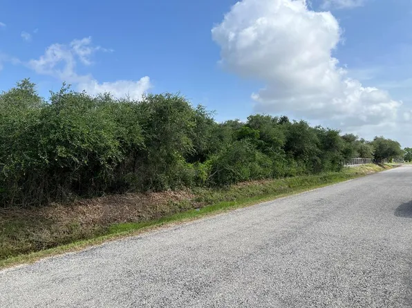 85 Saint Charles Loop W, Rockport, TX 78382