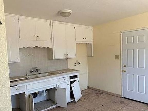 5th image of 501 Van Buren St