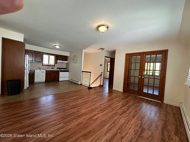 298 Pacific Ave — Photo 1