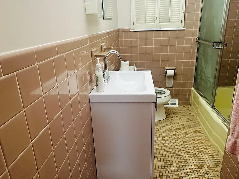 672 Providence St — Photo 7