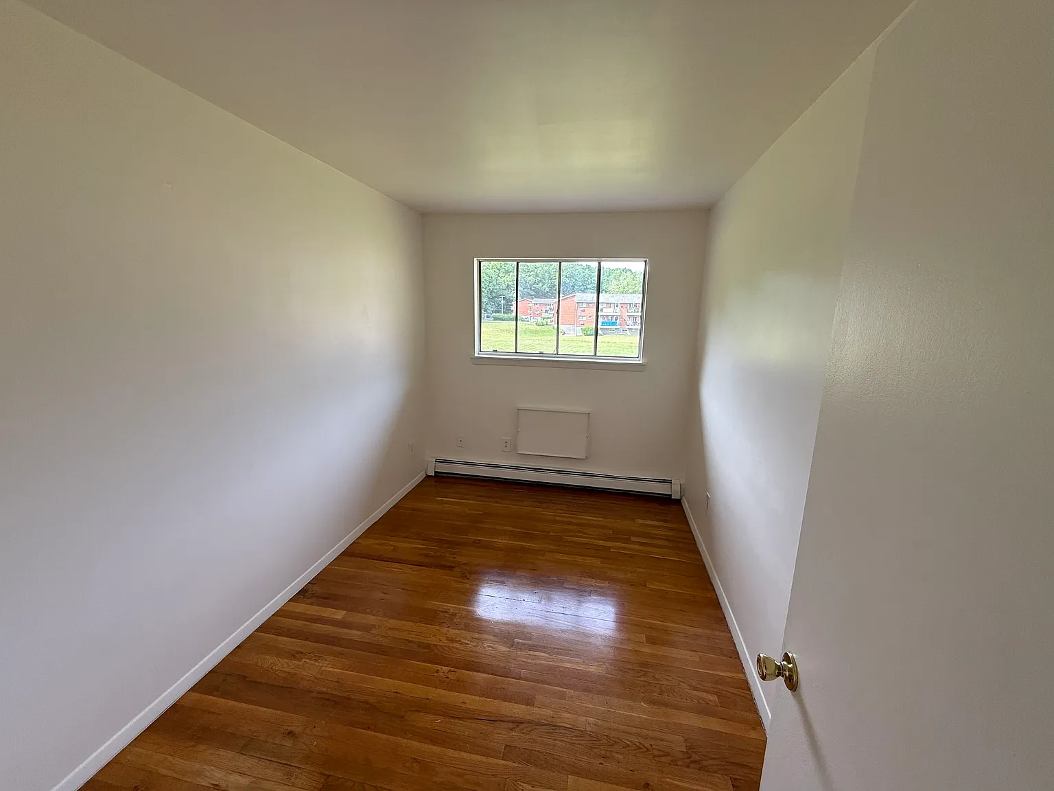 3 bed, 1100 sqft, $3,300 — Photo 3