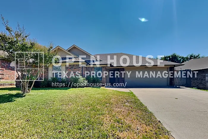 3 bed, 2.0 bath, 1461 sqft, $2,200 — Photo 1