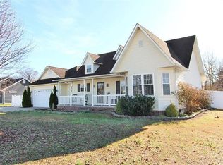 105 Parkview Dr, Scott City, MO 63780
