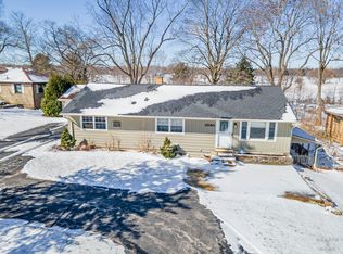 2540 E Bonnie Brook Ln, Waukegan, IL