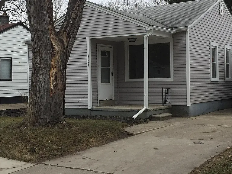 20458 Macarthur St — Photo 1