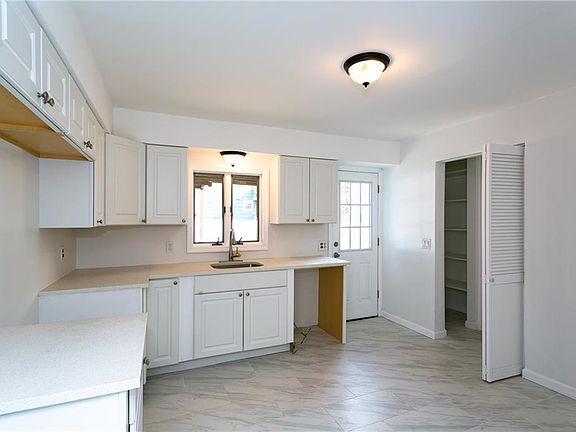 4th image of 110 Park Ave