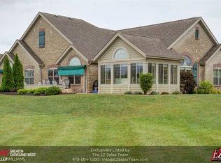 2769B Canterbury Cir, Port Clinton, OH 43452