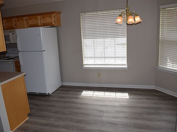 5th image of 8241 Clubview Dr