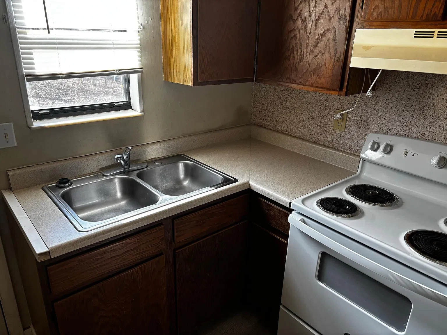 2 bed, 1.0 bath, 800 sqft, $1,025 — Photo 1